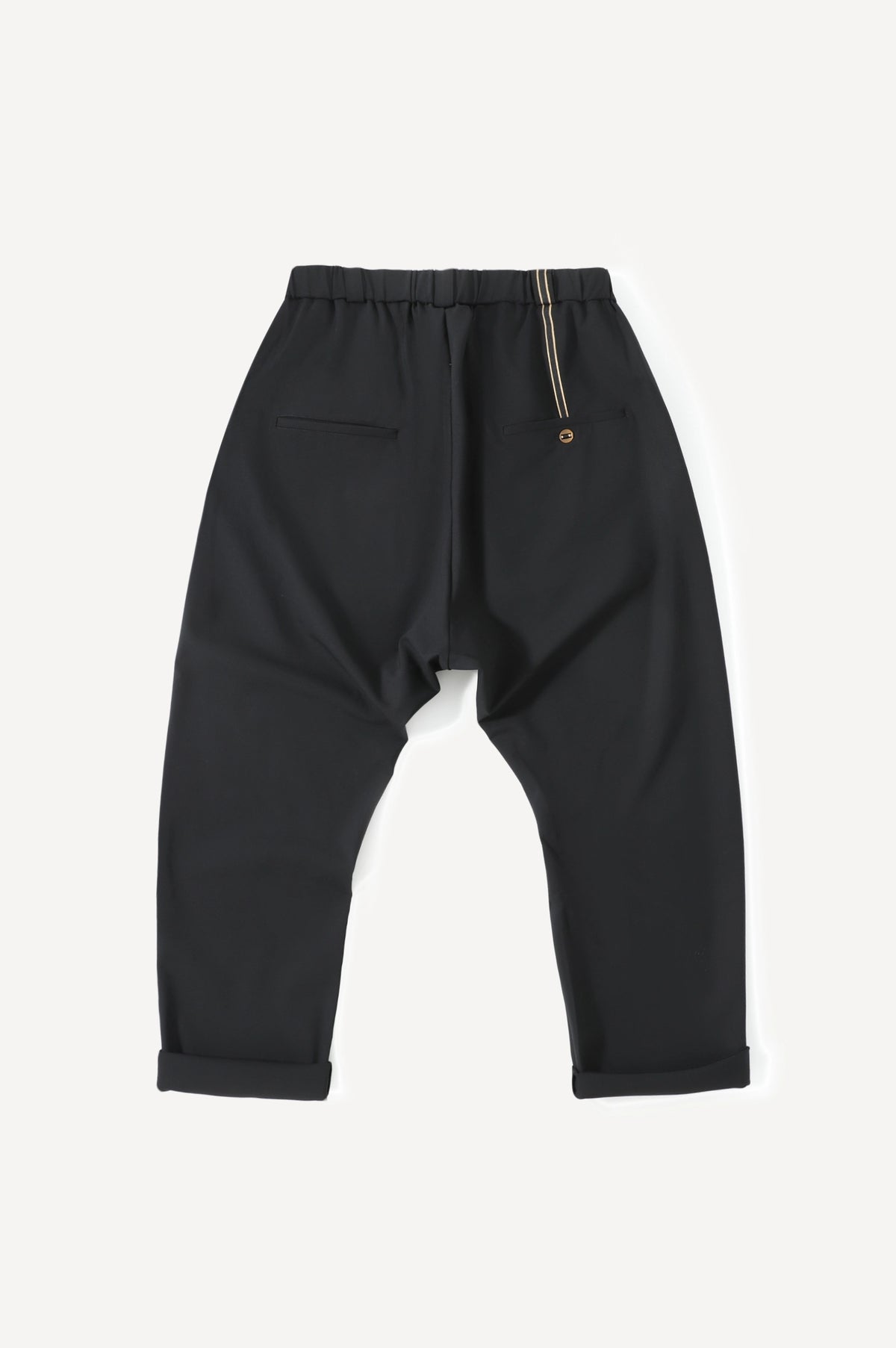 (BLACK)