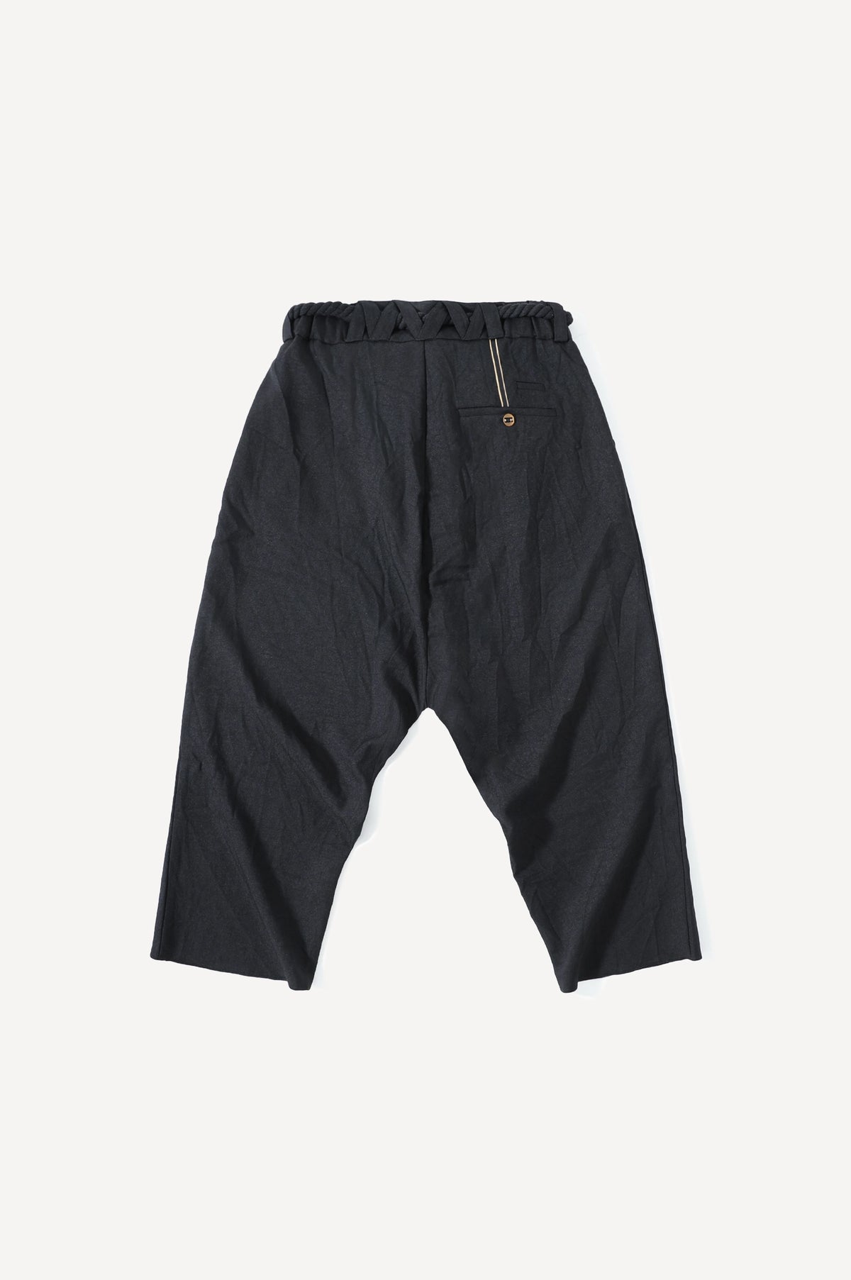 (BLACK)