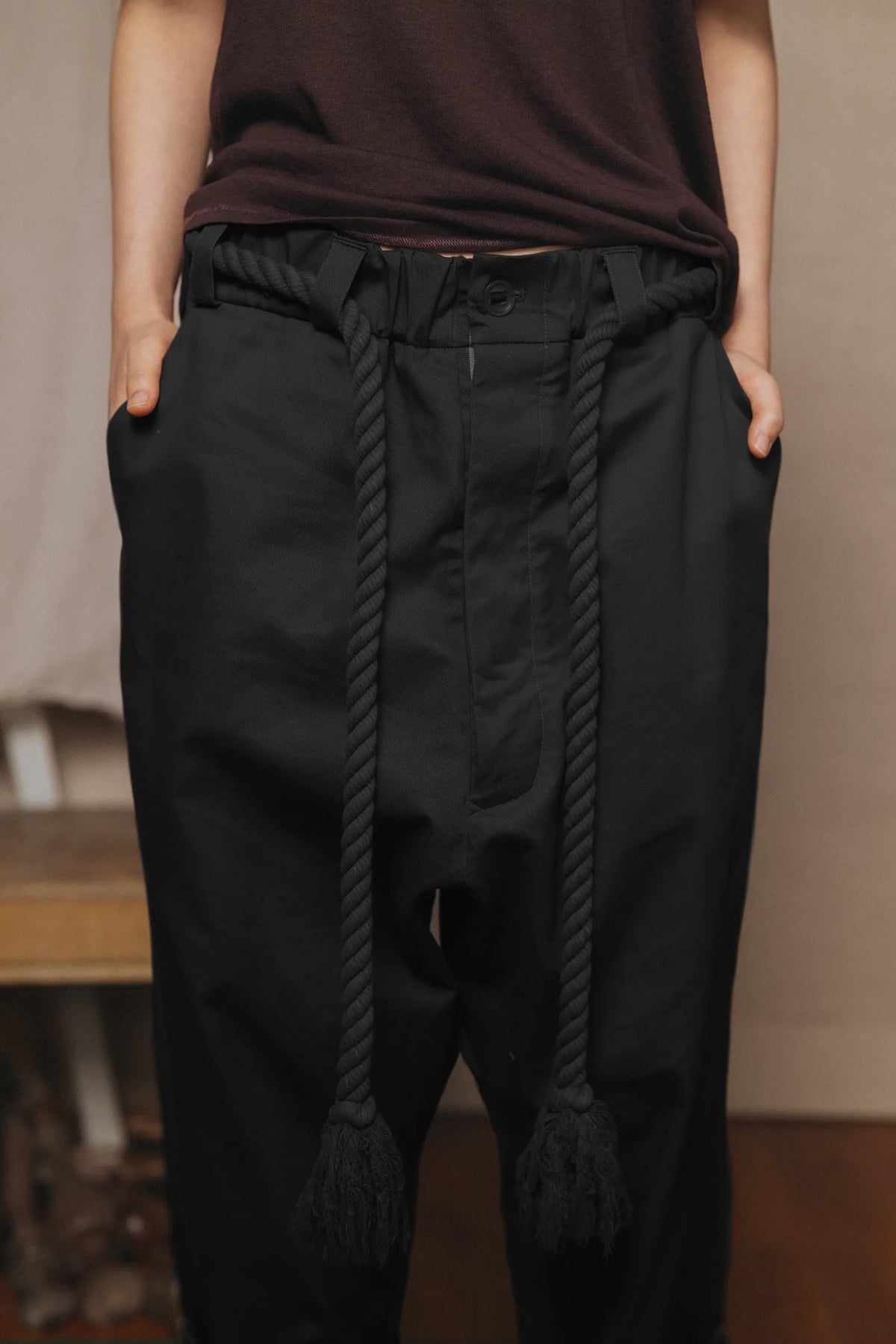 STRETCH GABERDINE DROPCROP PANT