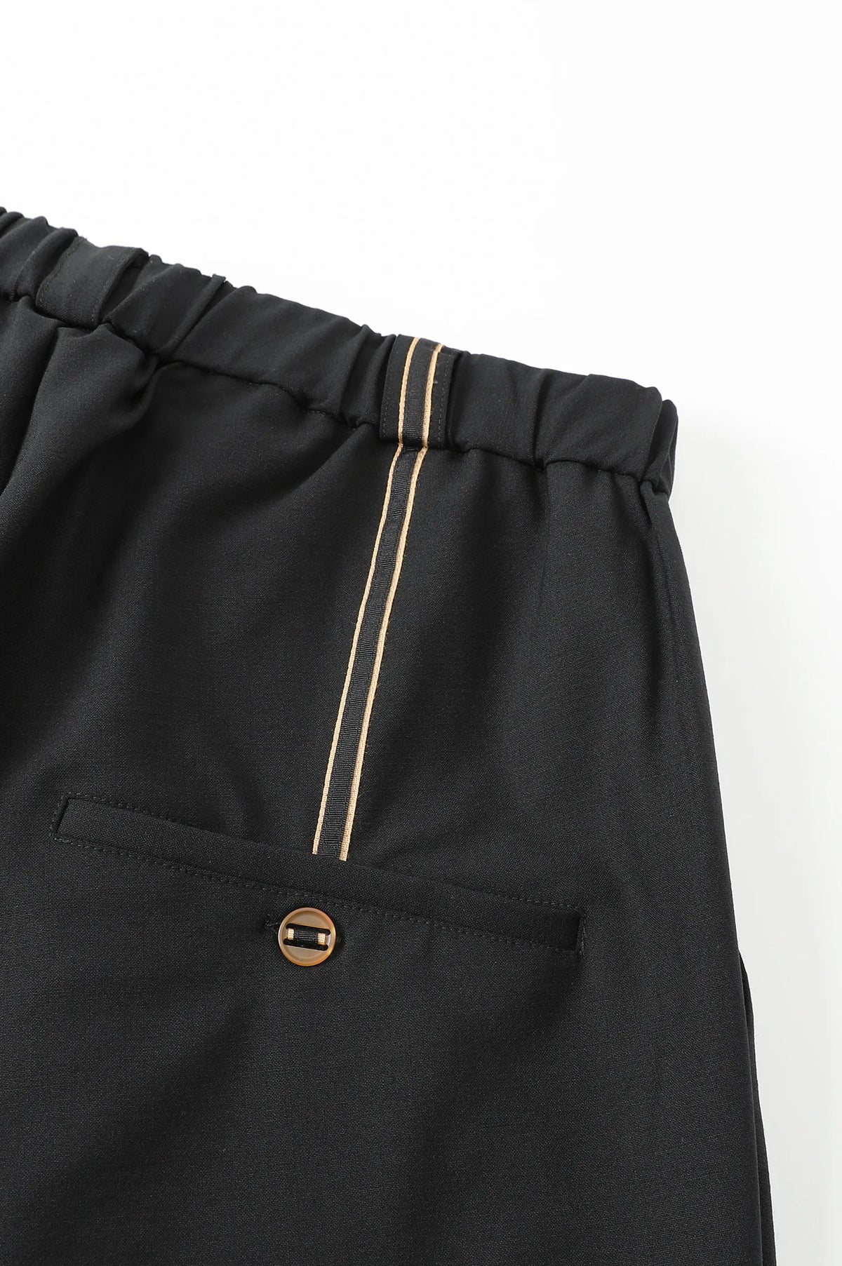 (BLACK)