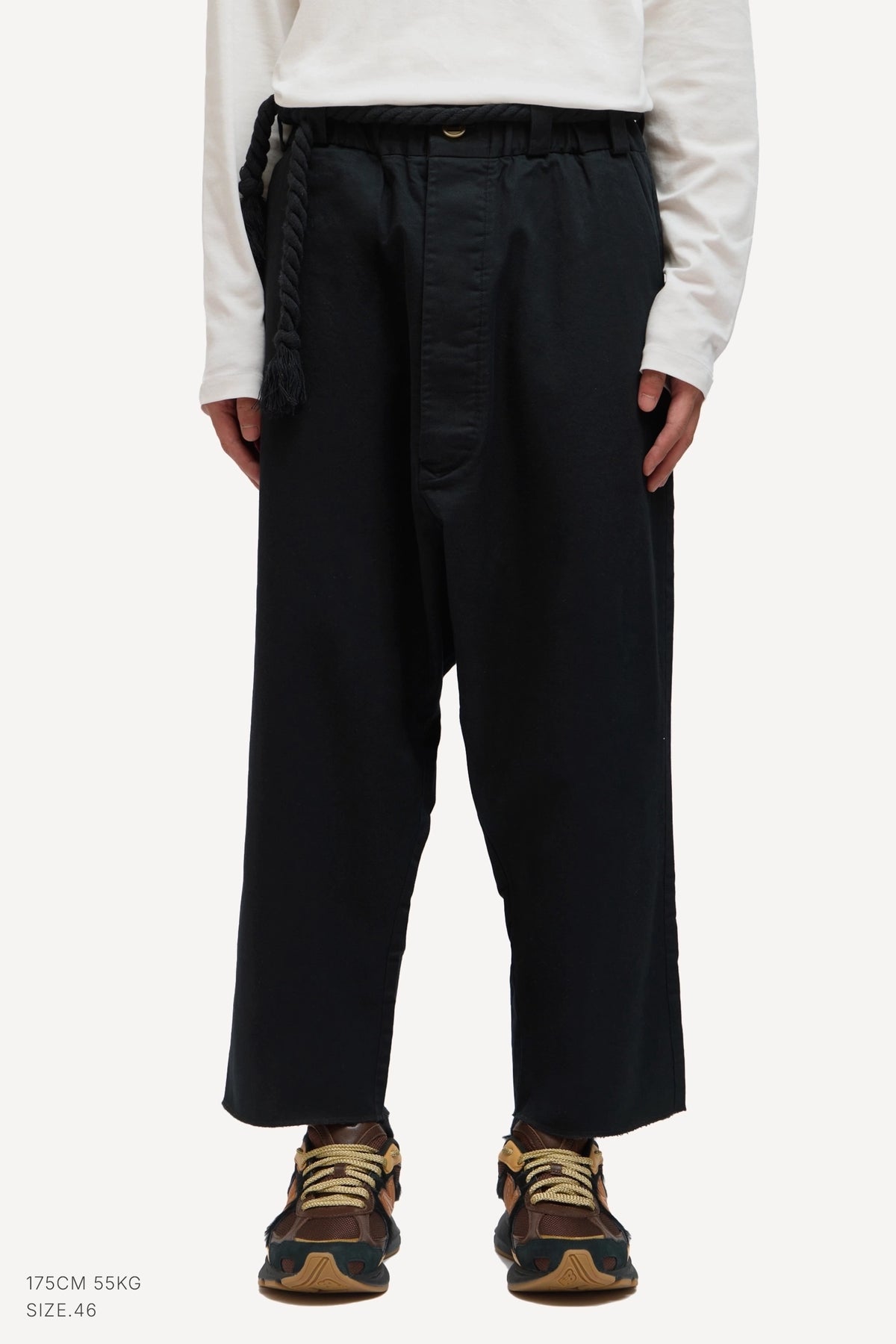 (BLACK)