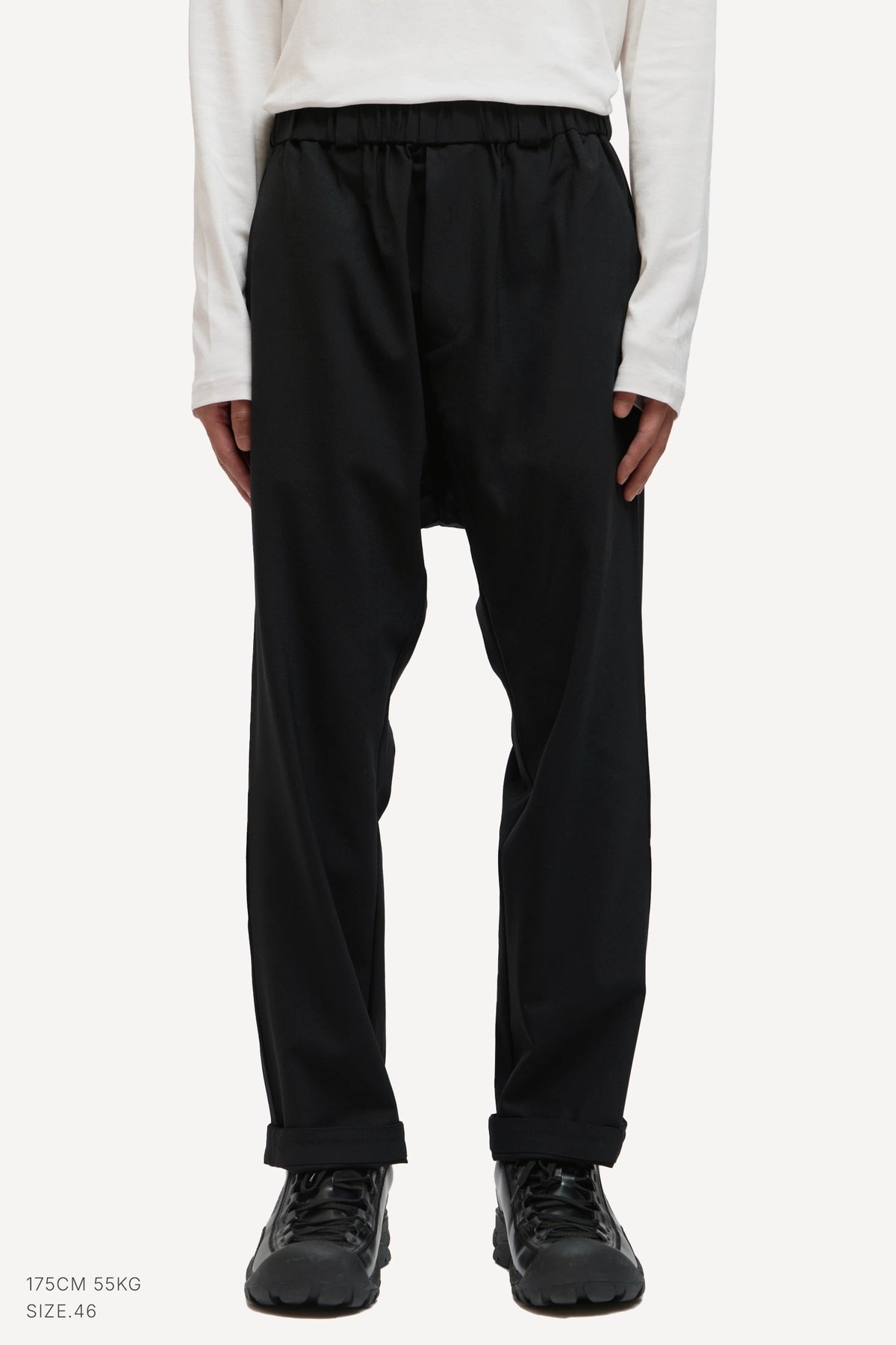 (BLACK)