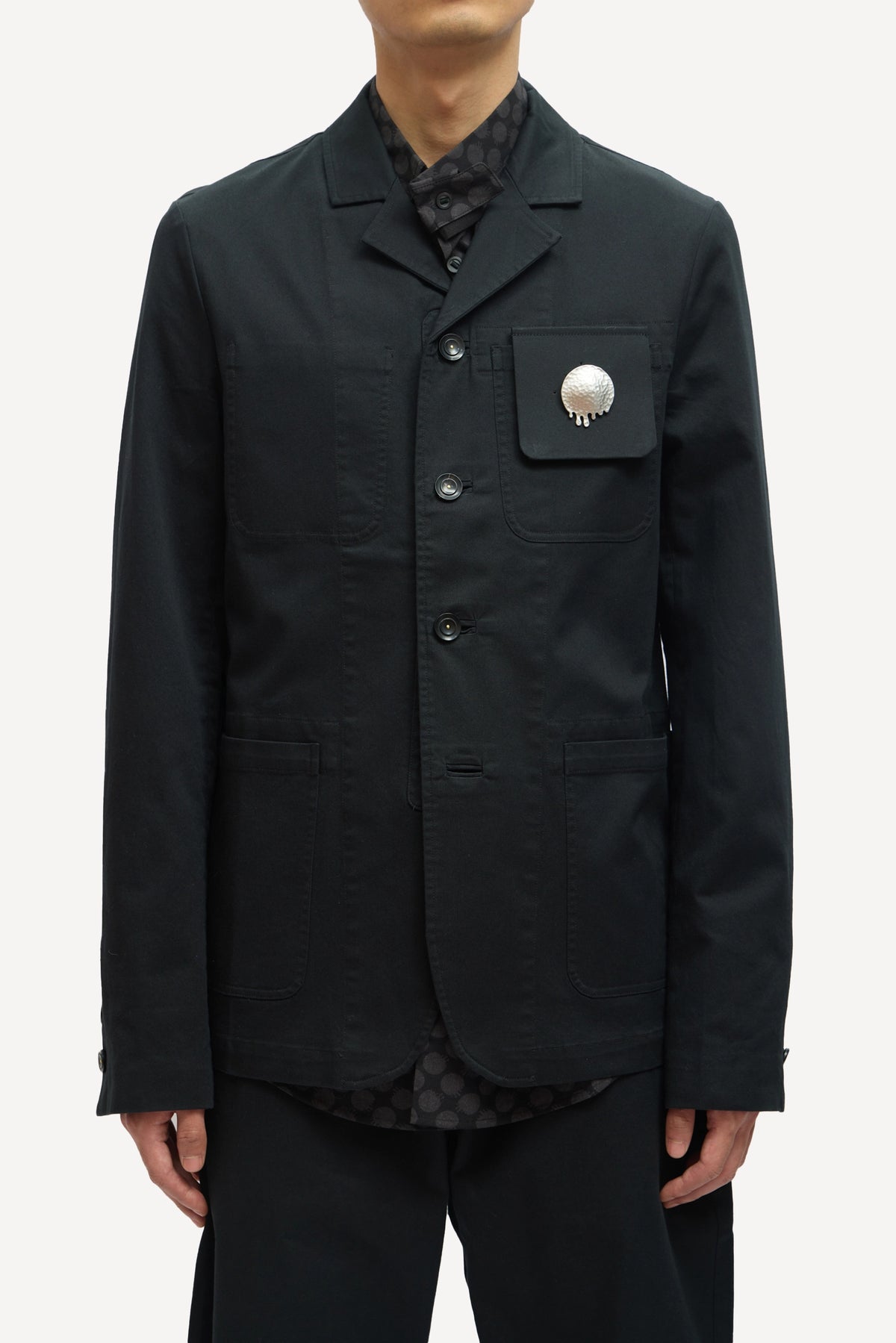 (BLACK)