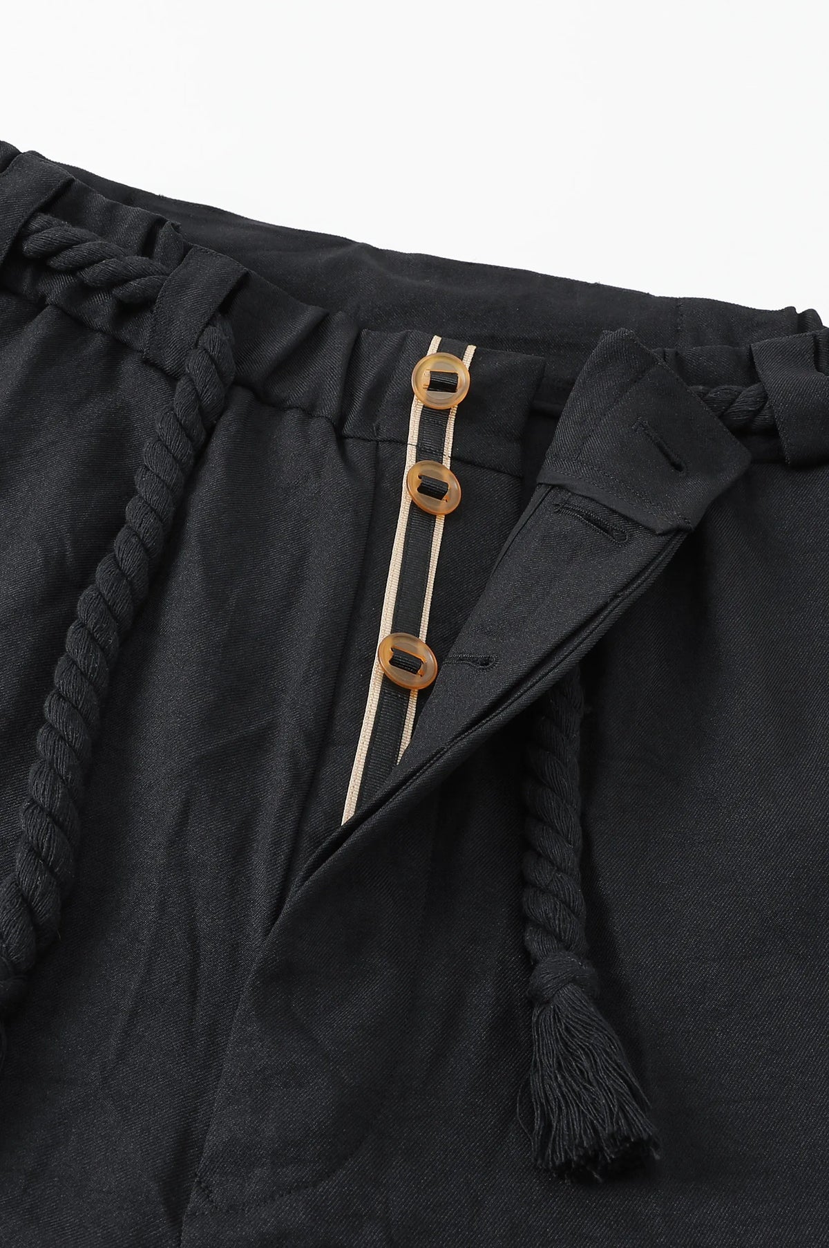 (BLACK)