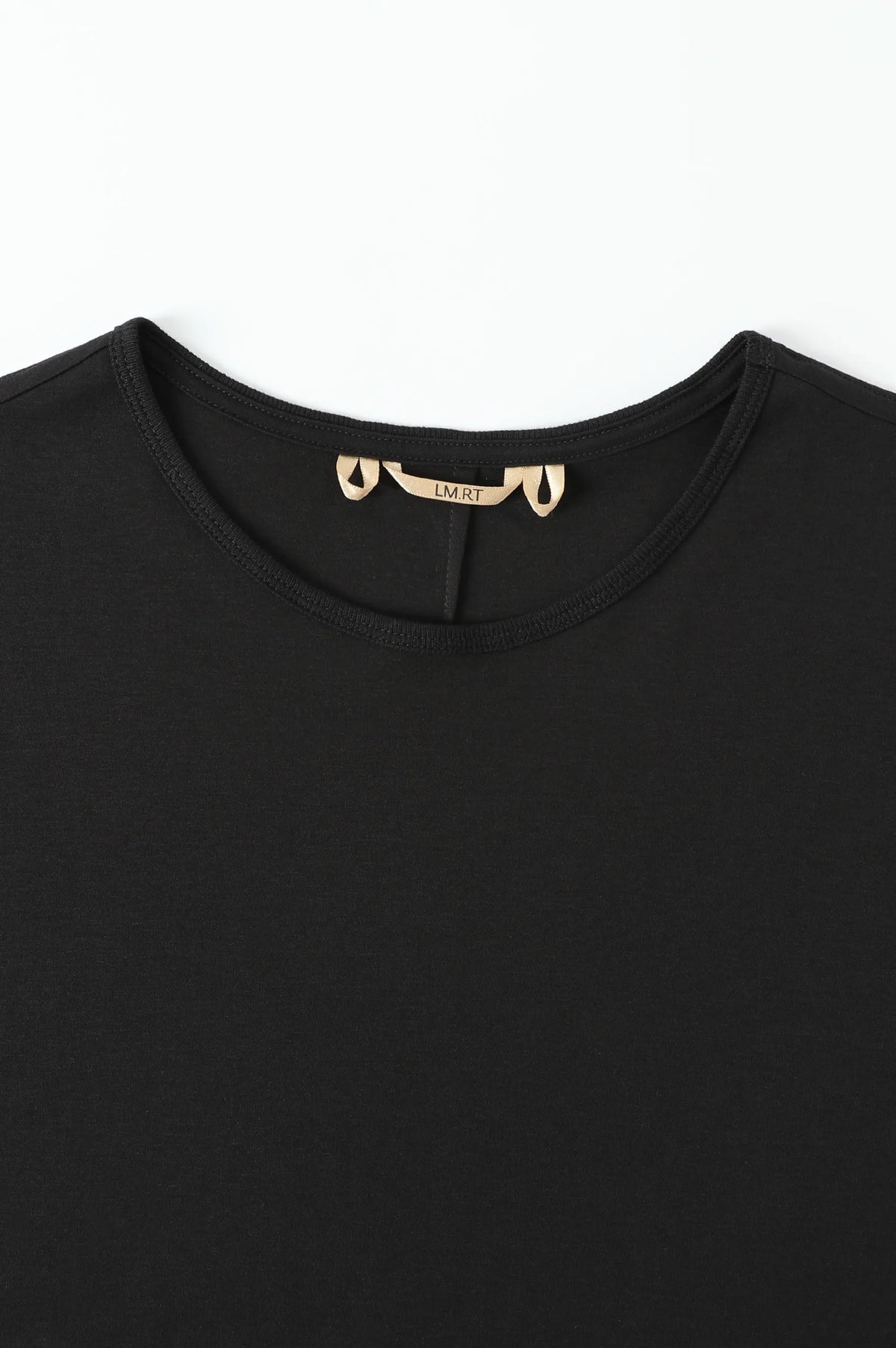 (BLACK)