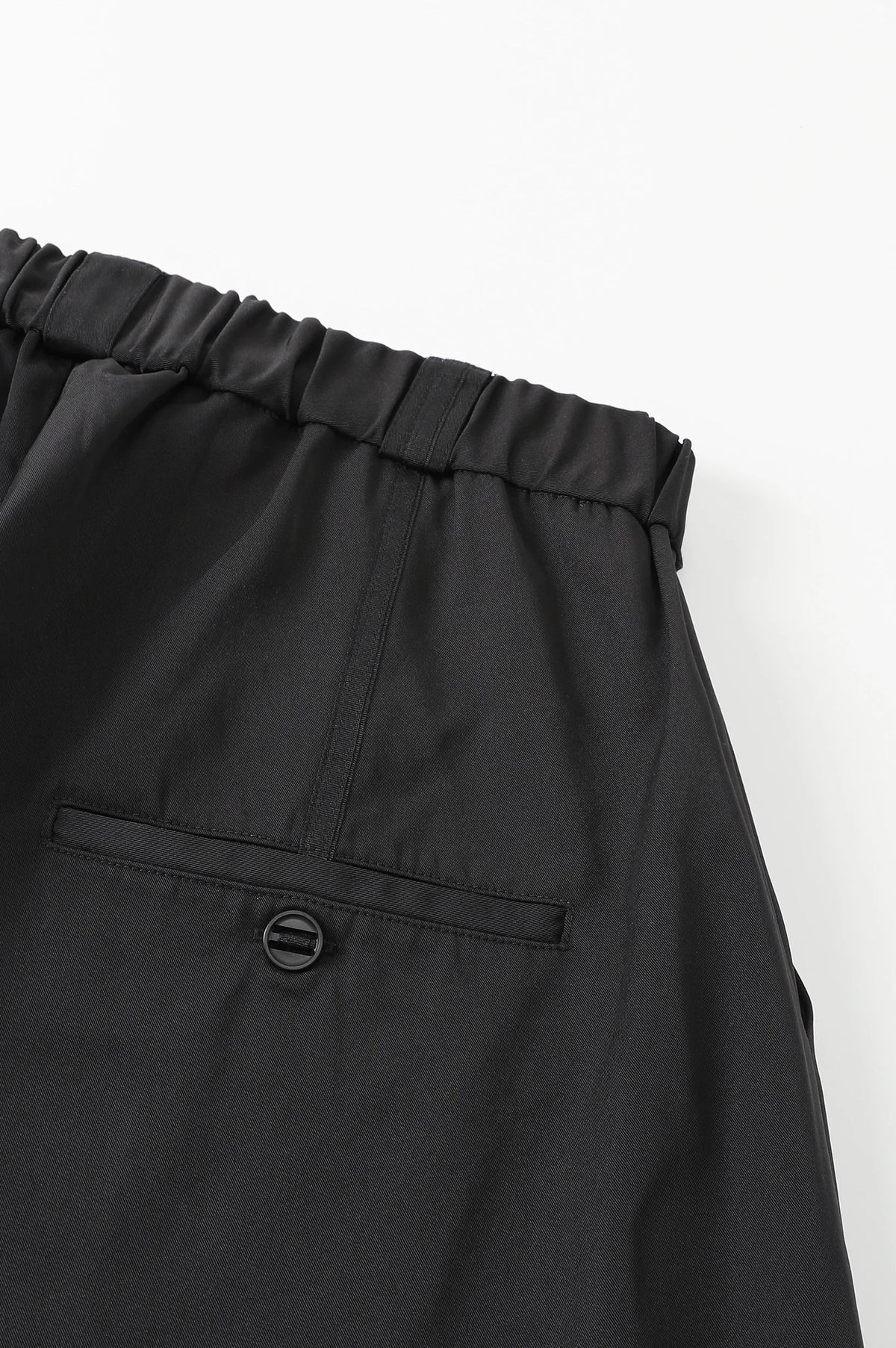 (BLACK)
