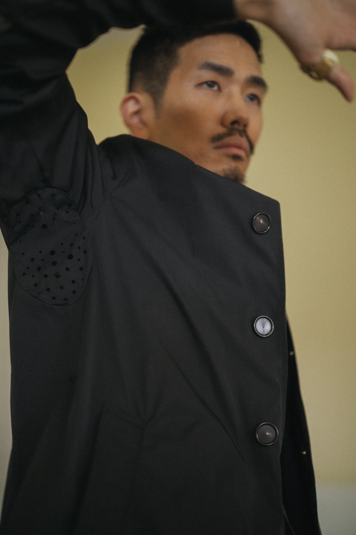 DOUBLE CLOTH TRAVEL TRENCH
