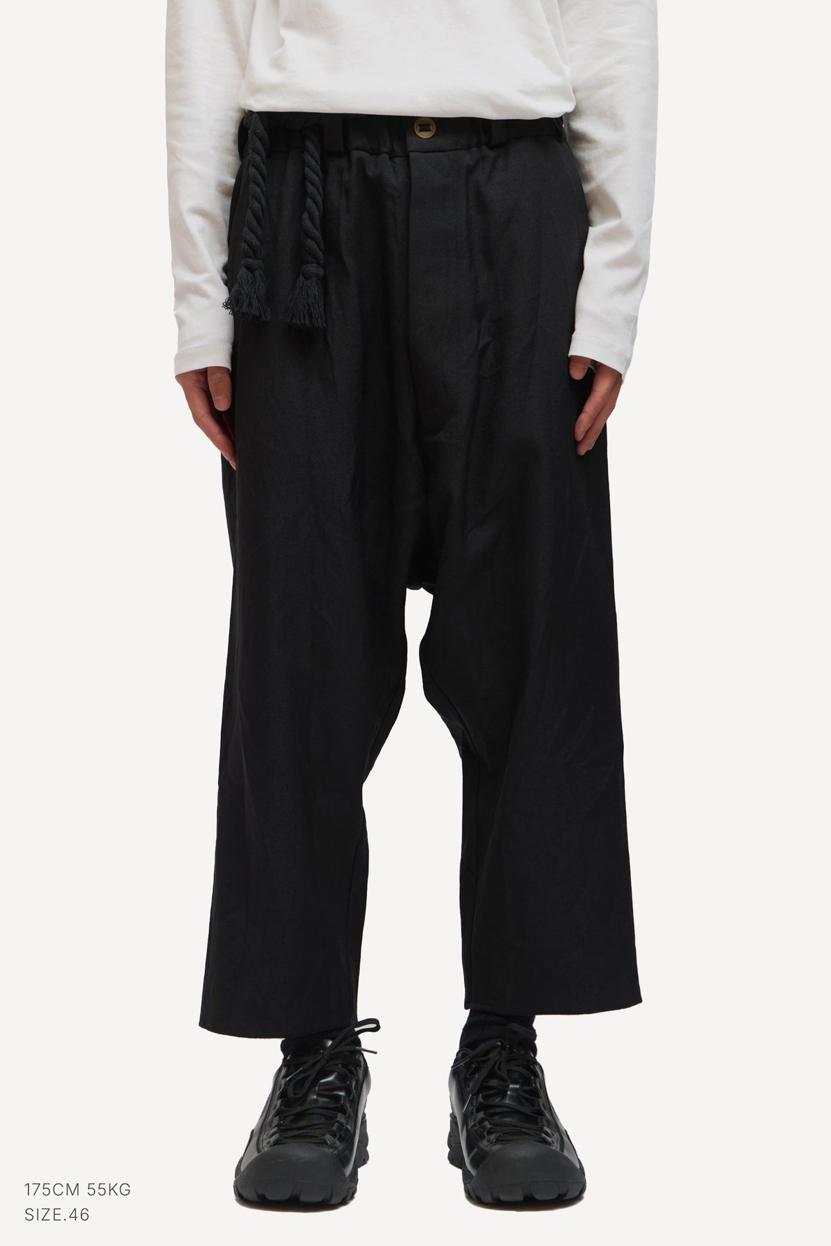 (BLACK)