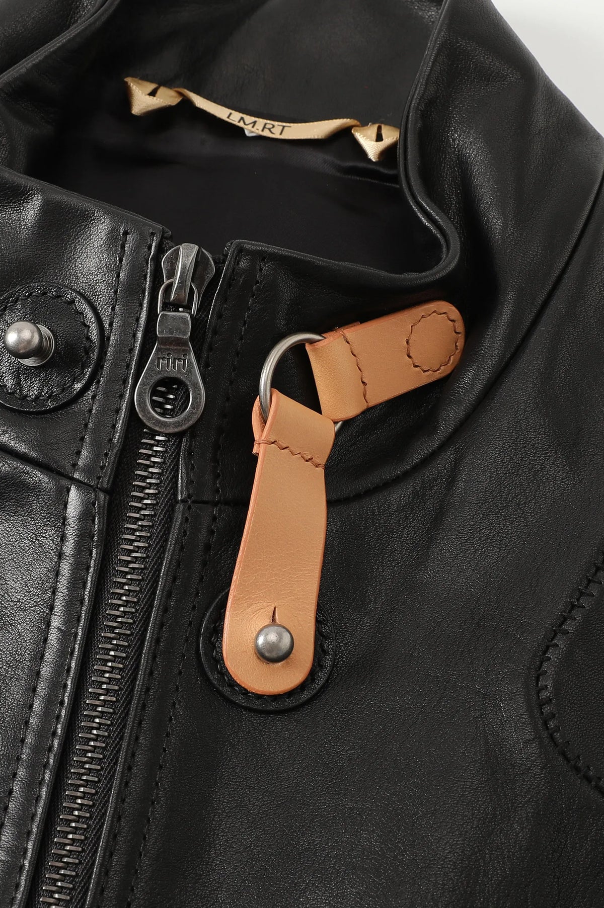 (BLACK)
