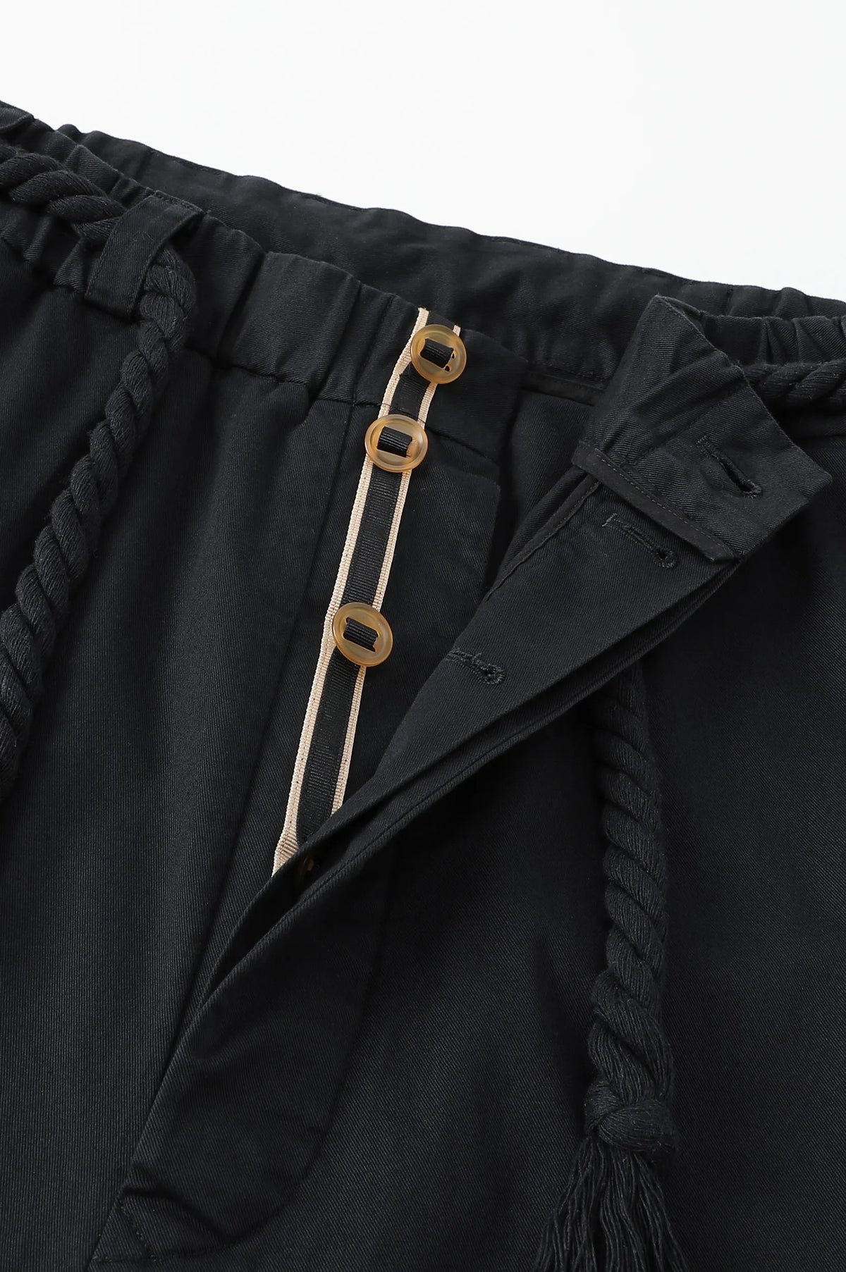 (BLACK)
