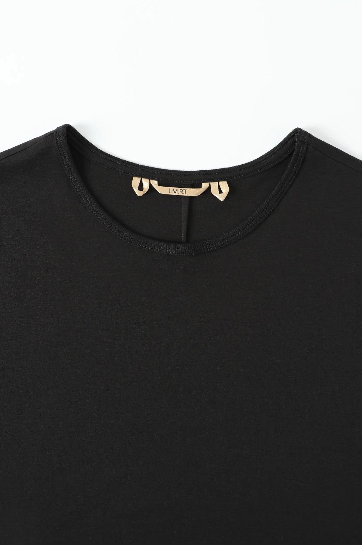 (BLACK)