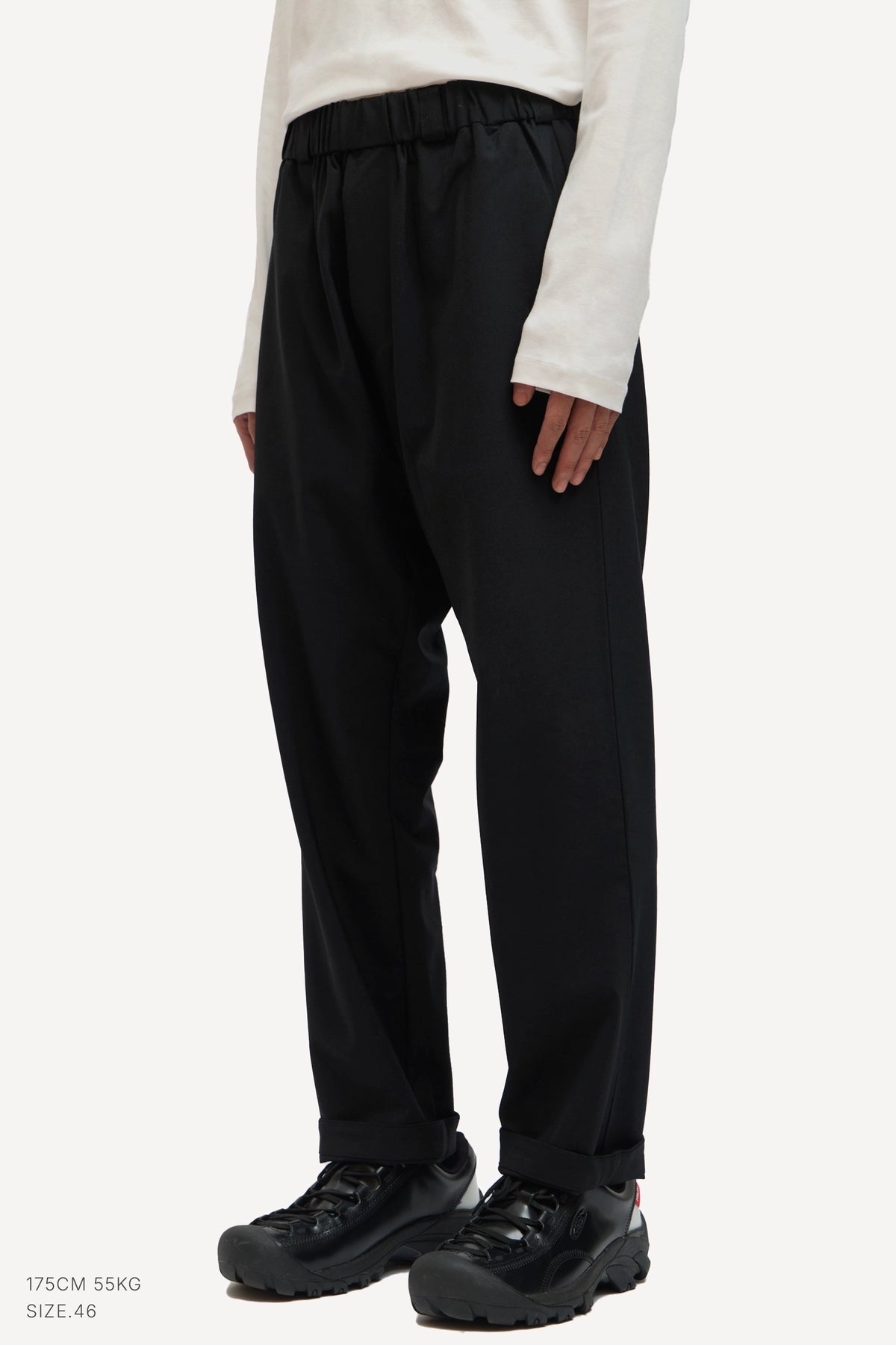 (BLACK)