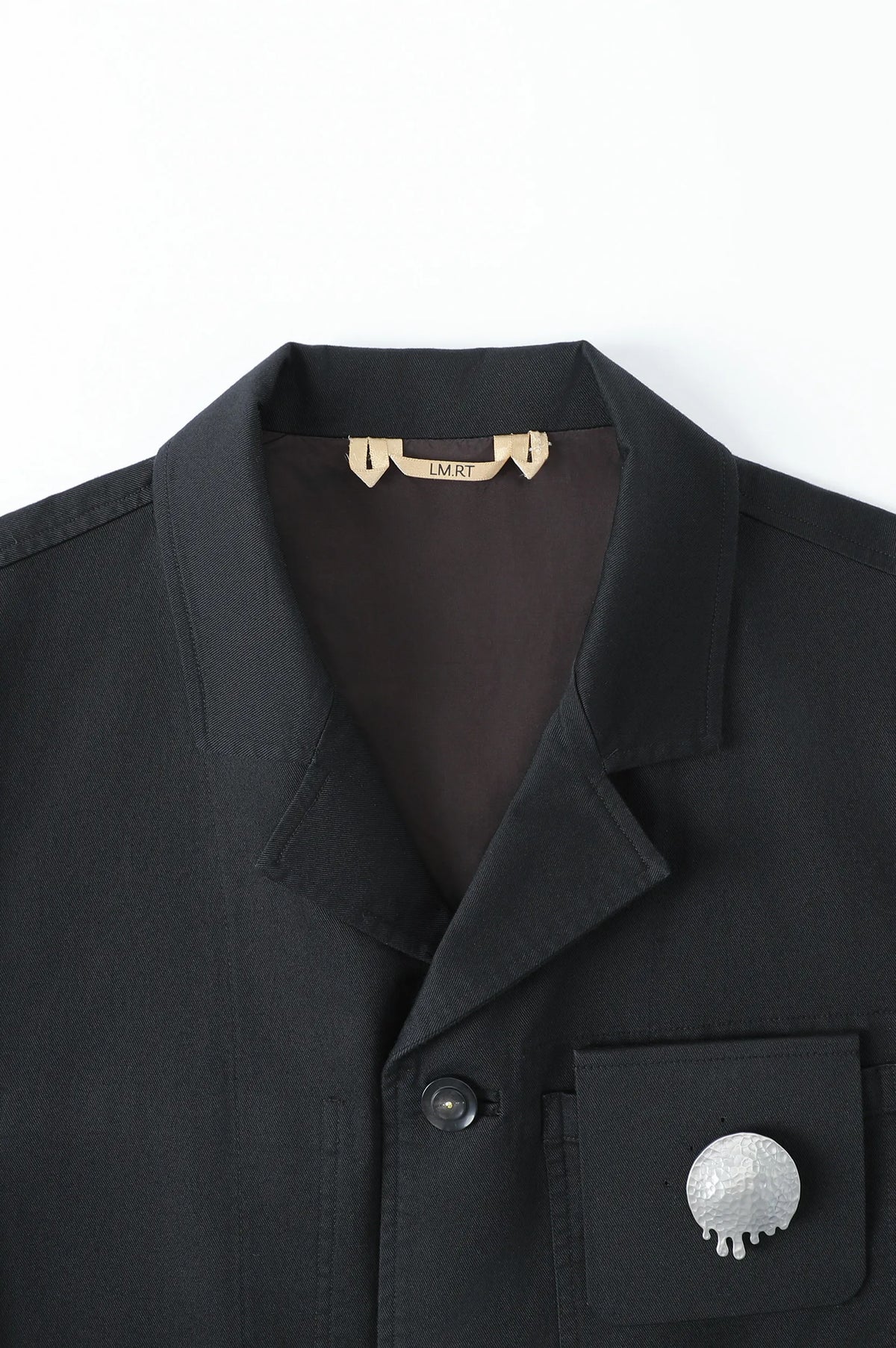 (BLACK)