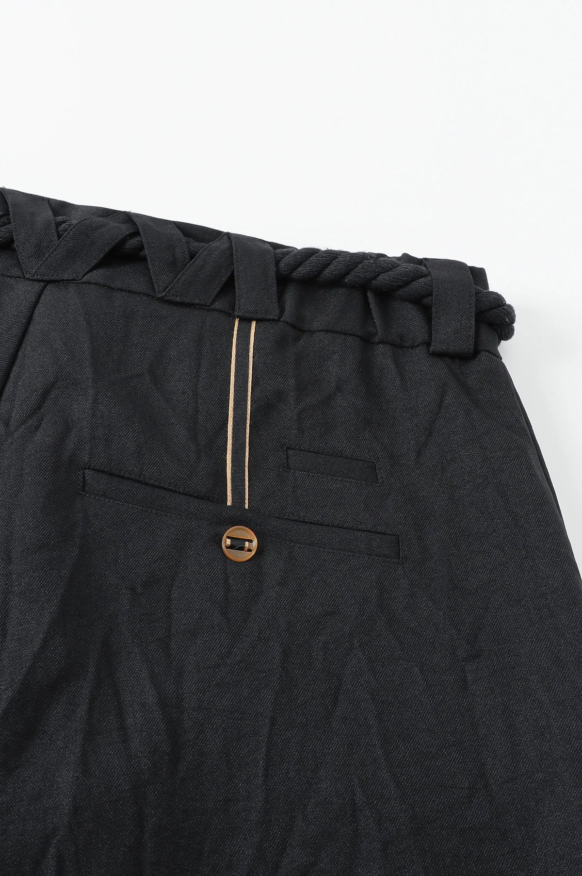 (BLACK)