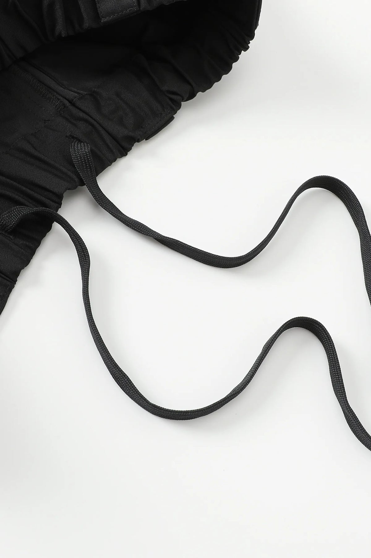(BLACK)
