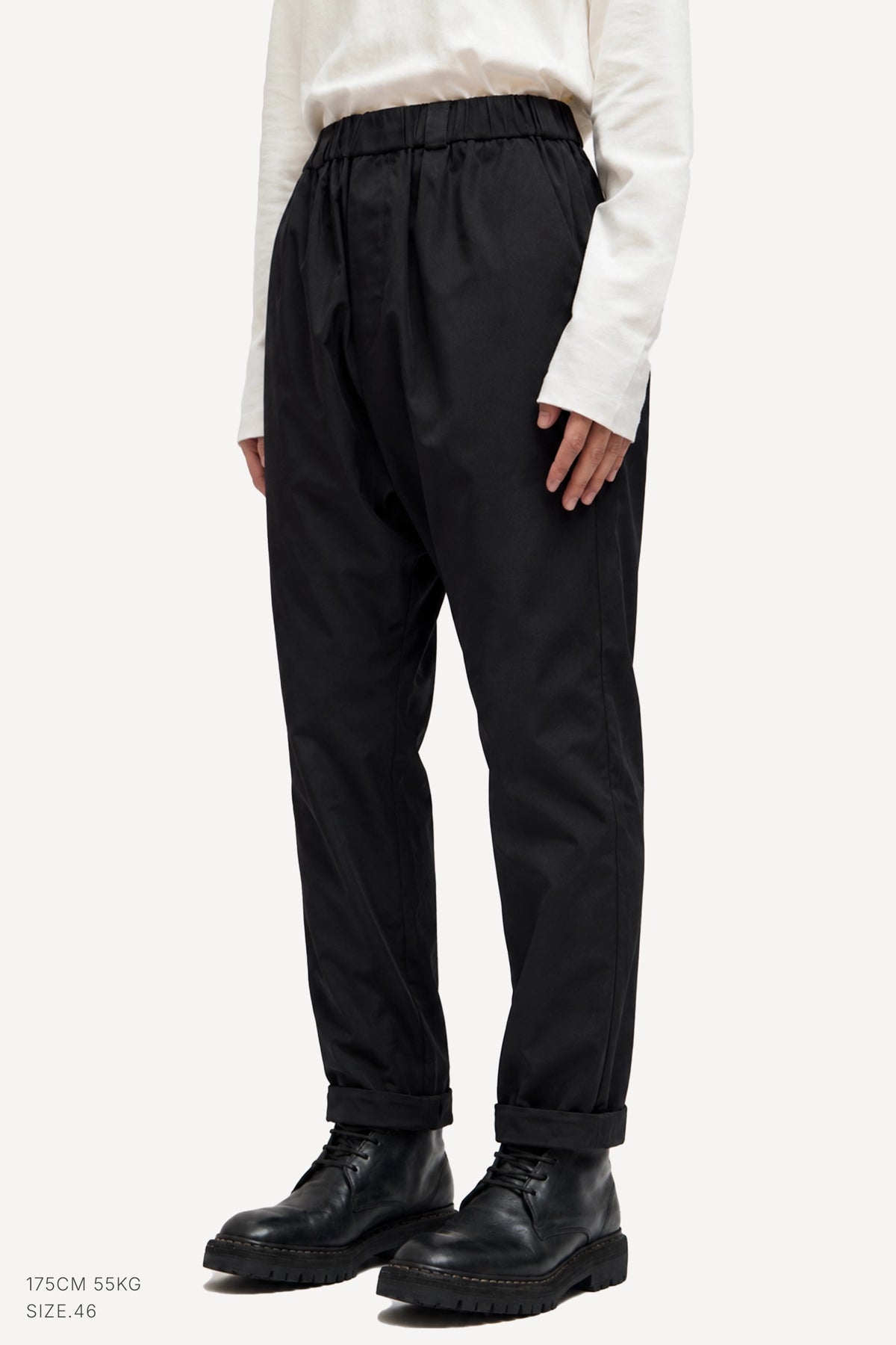 (BLACK)