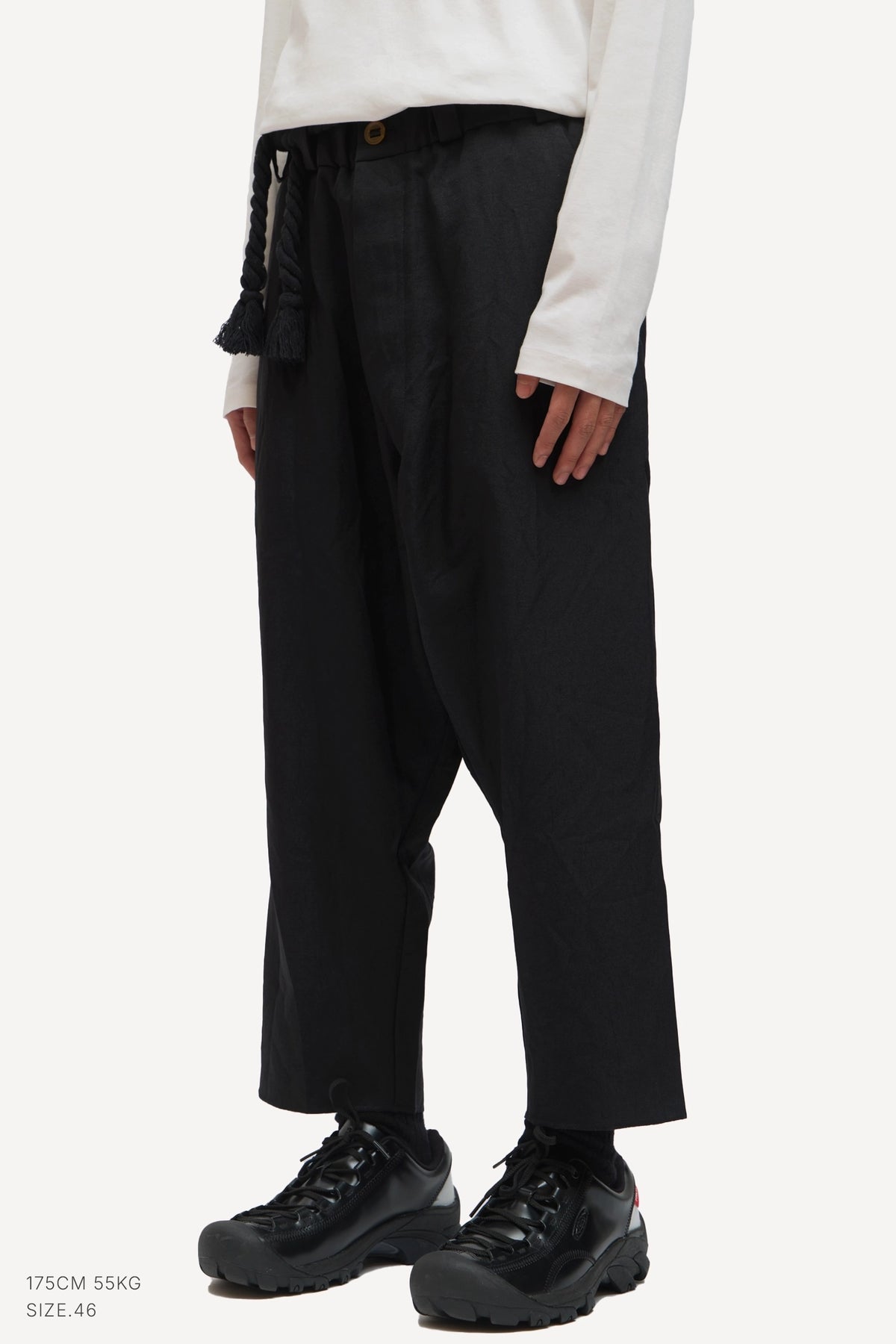 (BLACK)
