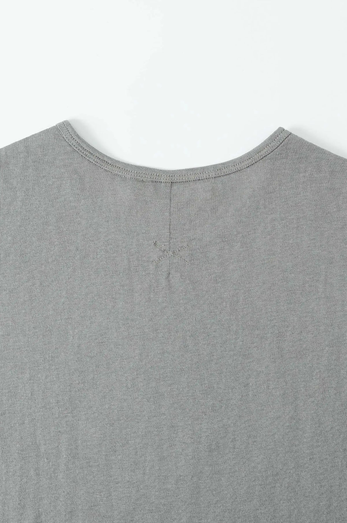 (GREY)