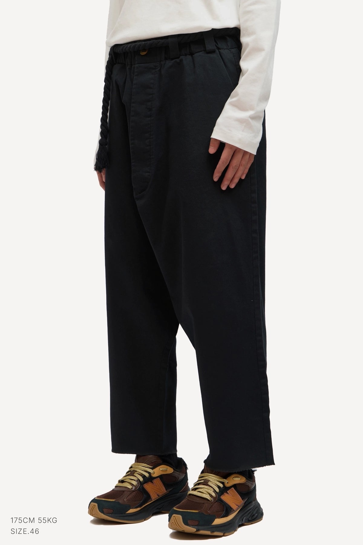 (BLACK)