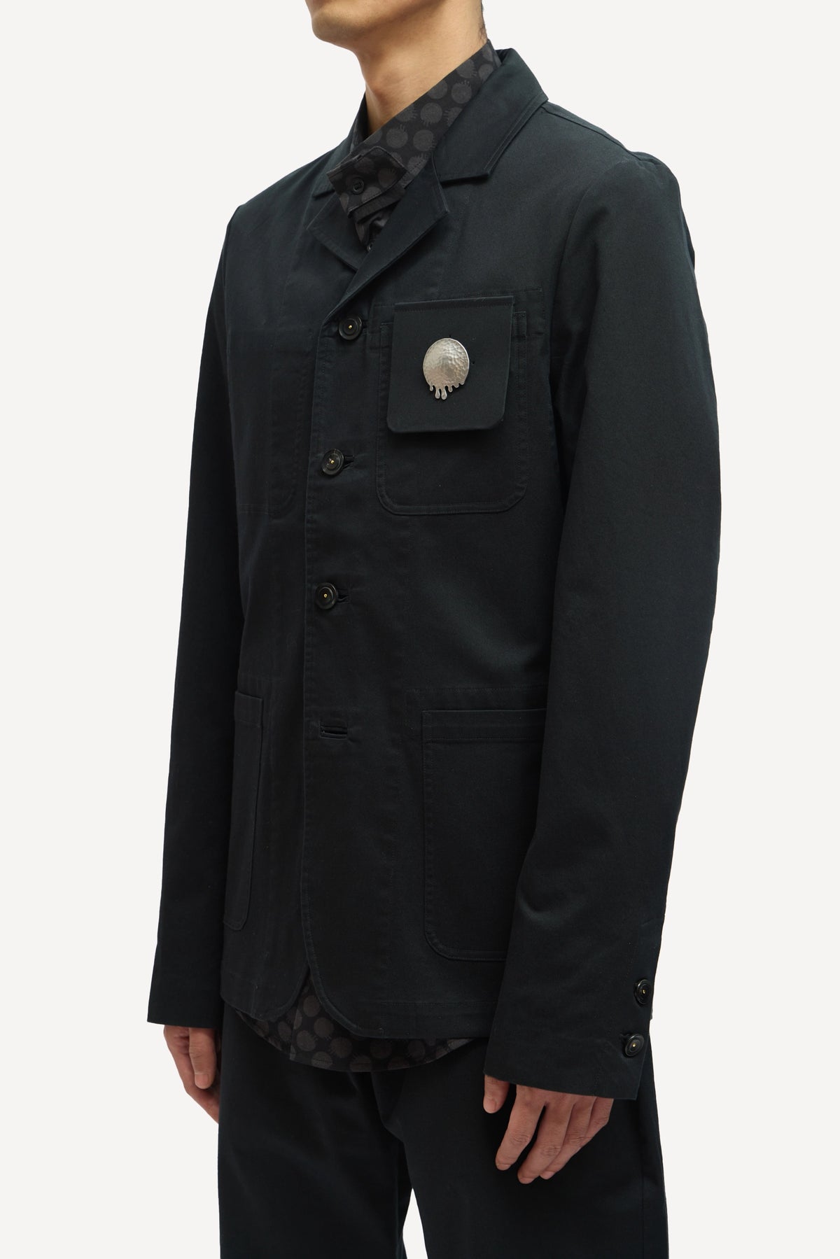(BLACK)