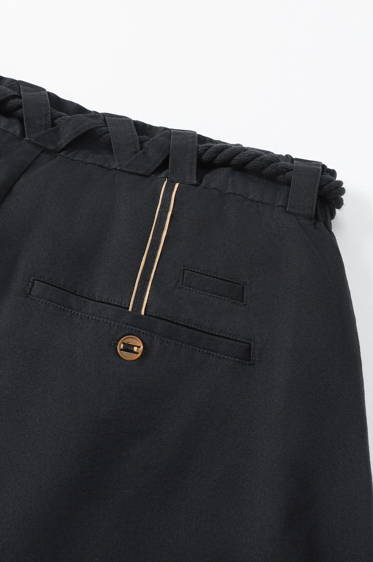 (BLACK)