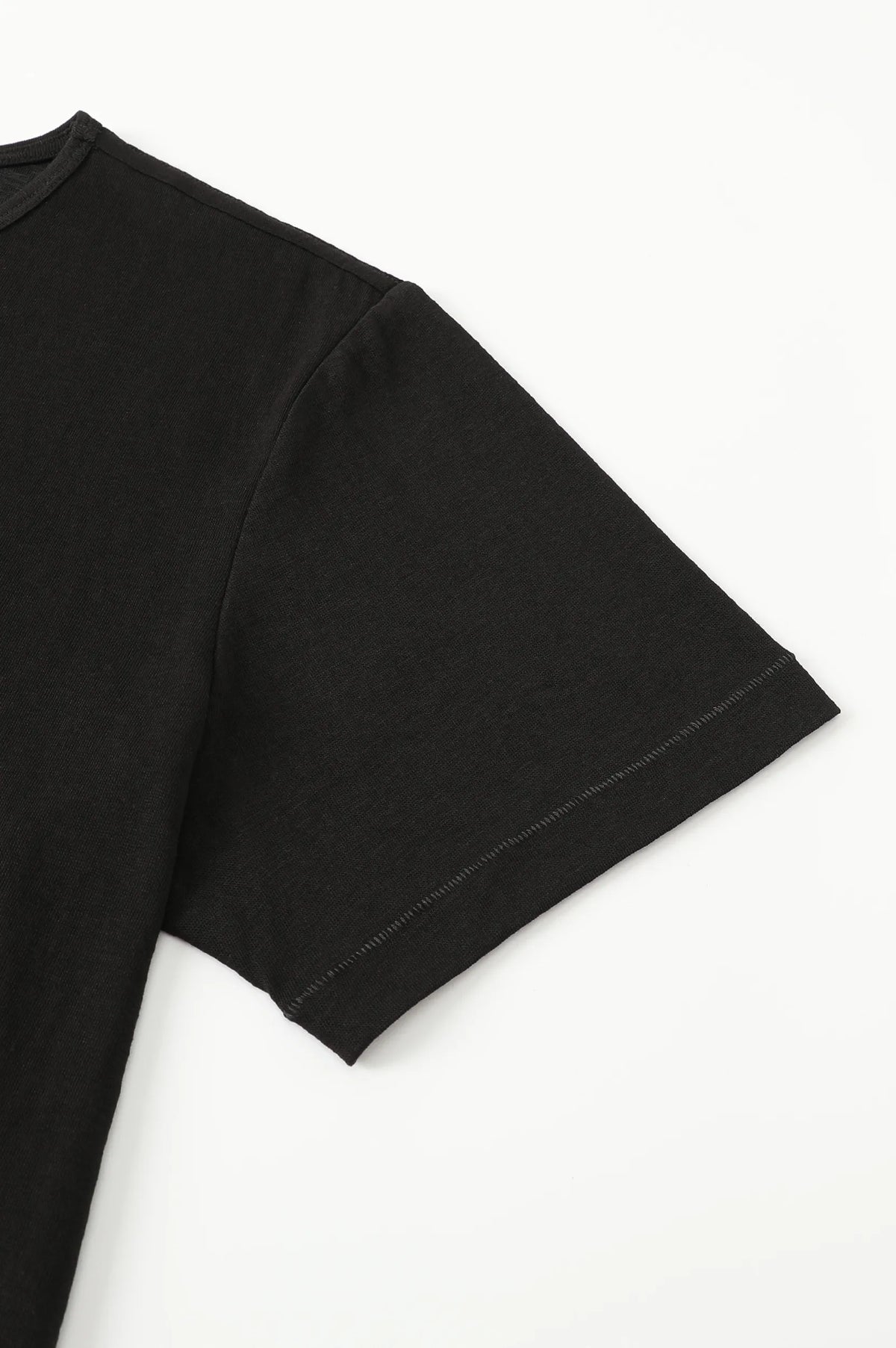 (BLACK)
