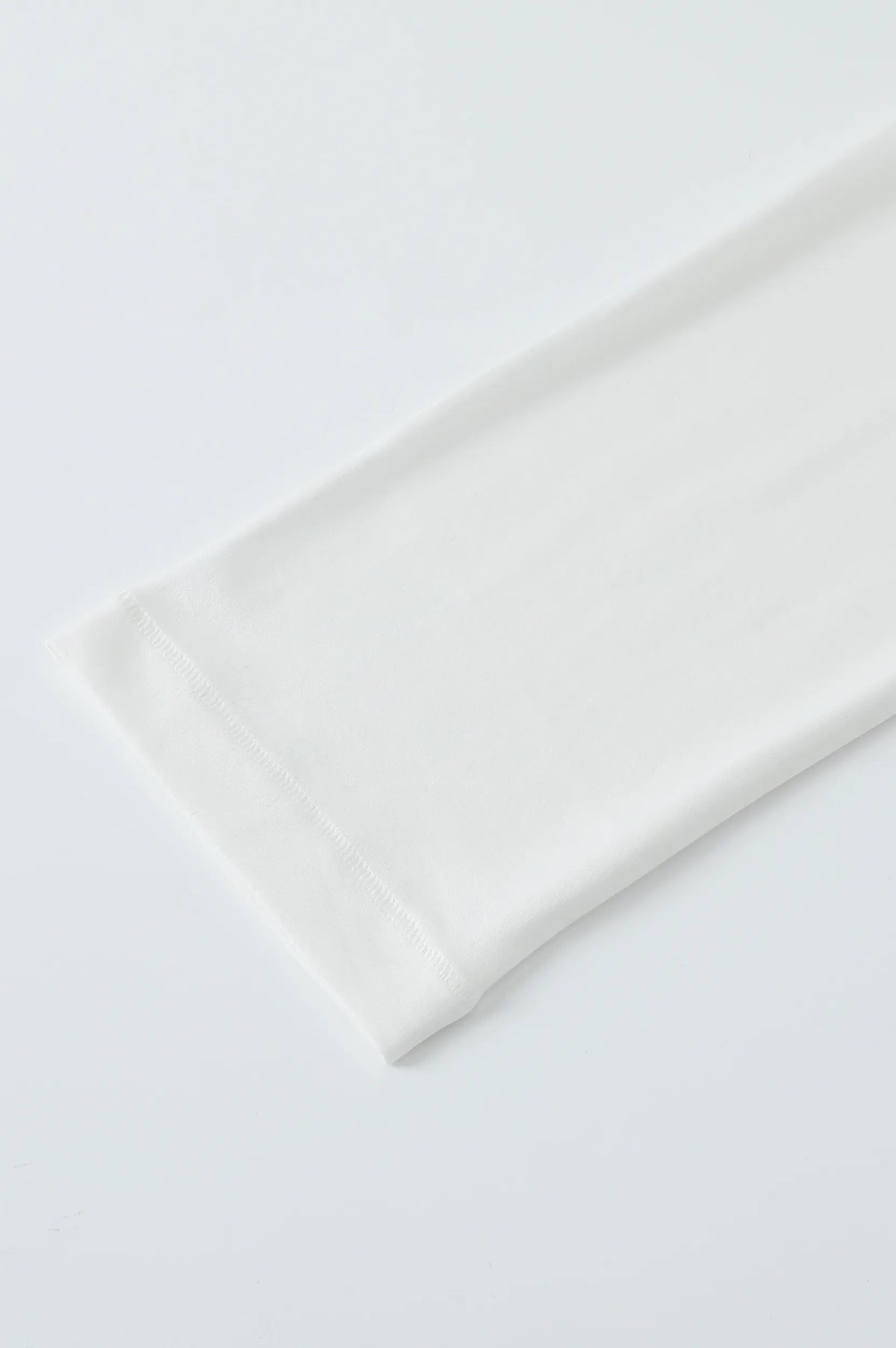(WHITE)