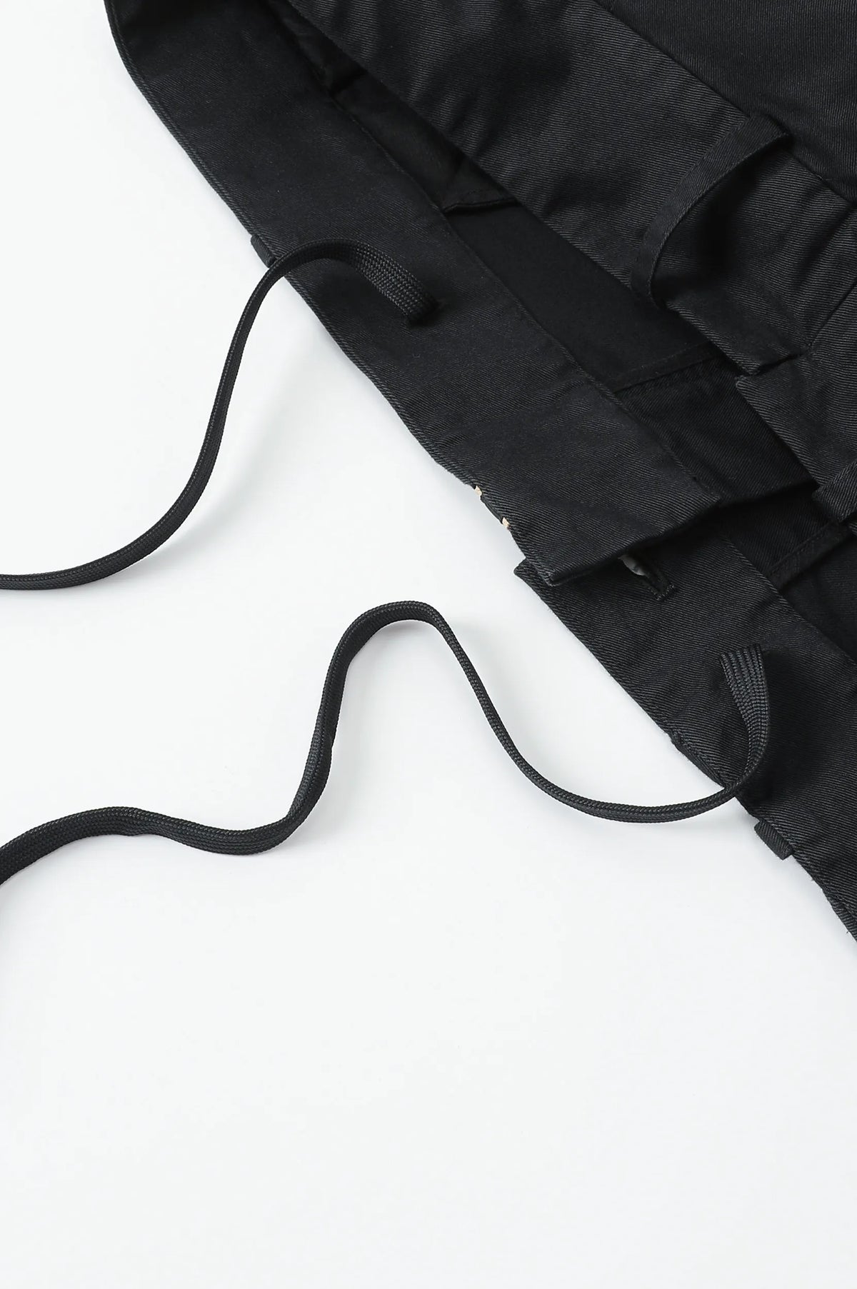(BLACK)