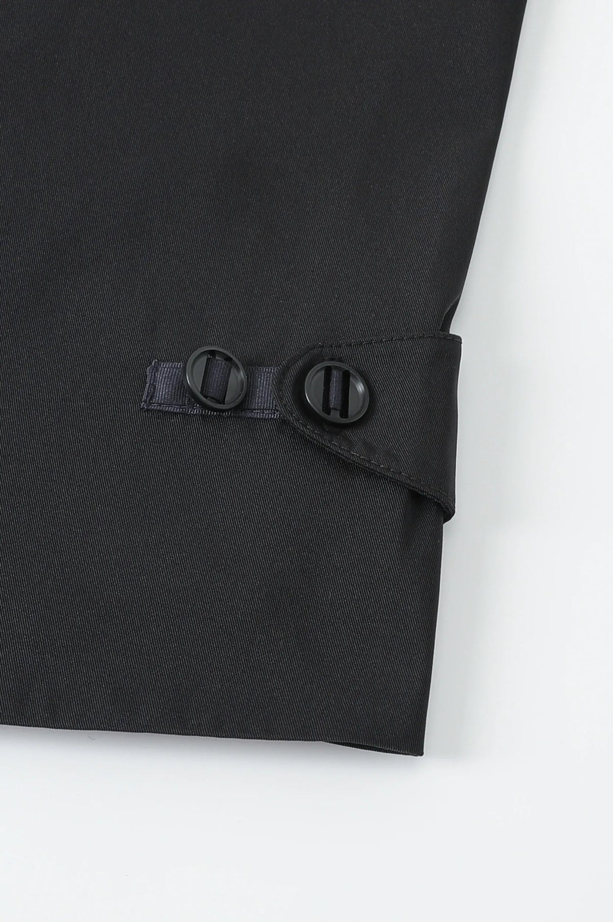 (BLACK)