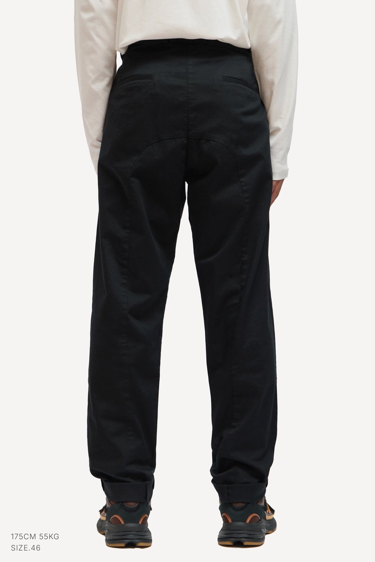 (BLACK)