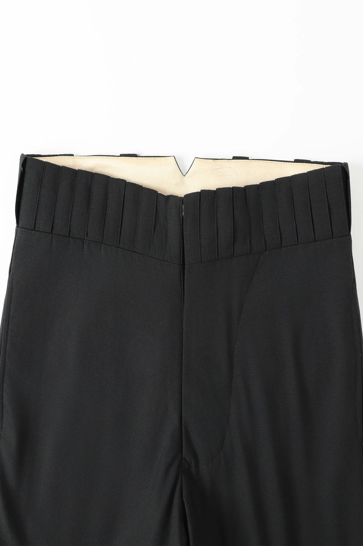 (BLACK)