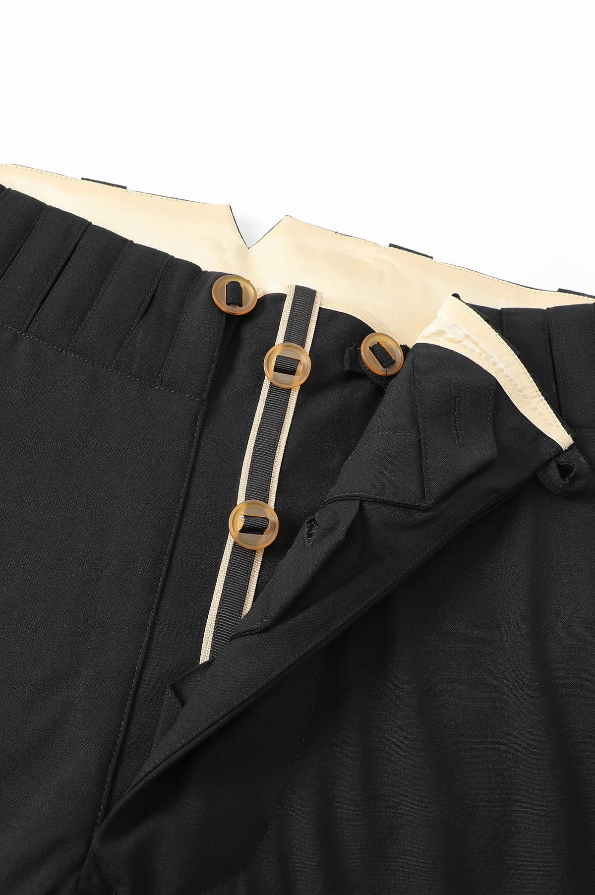 (BLACK)