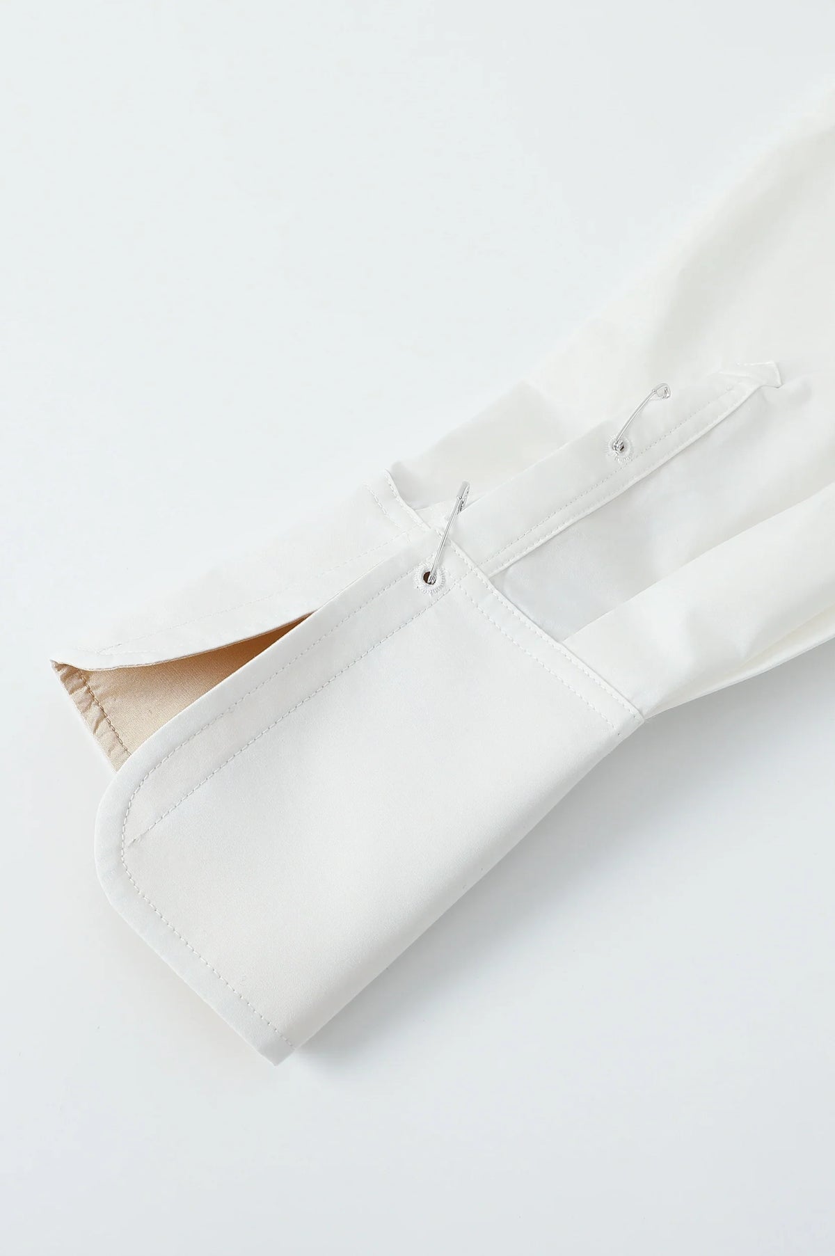 (WHITE)
