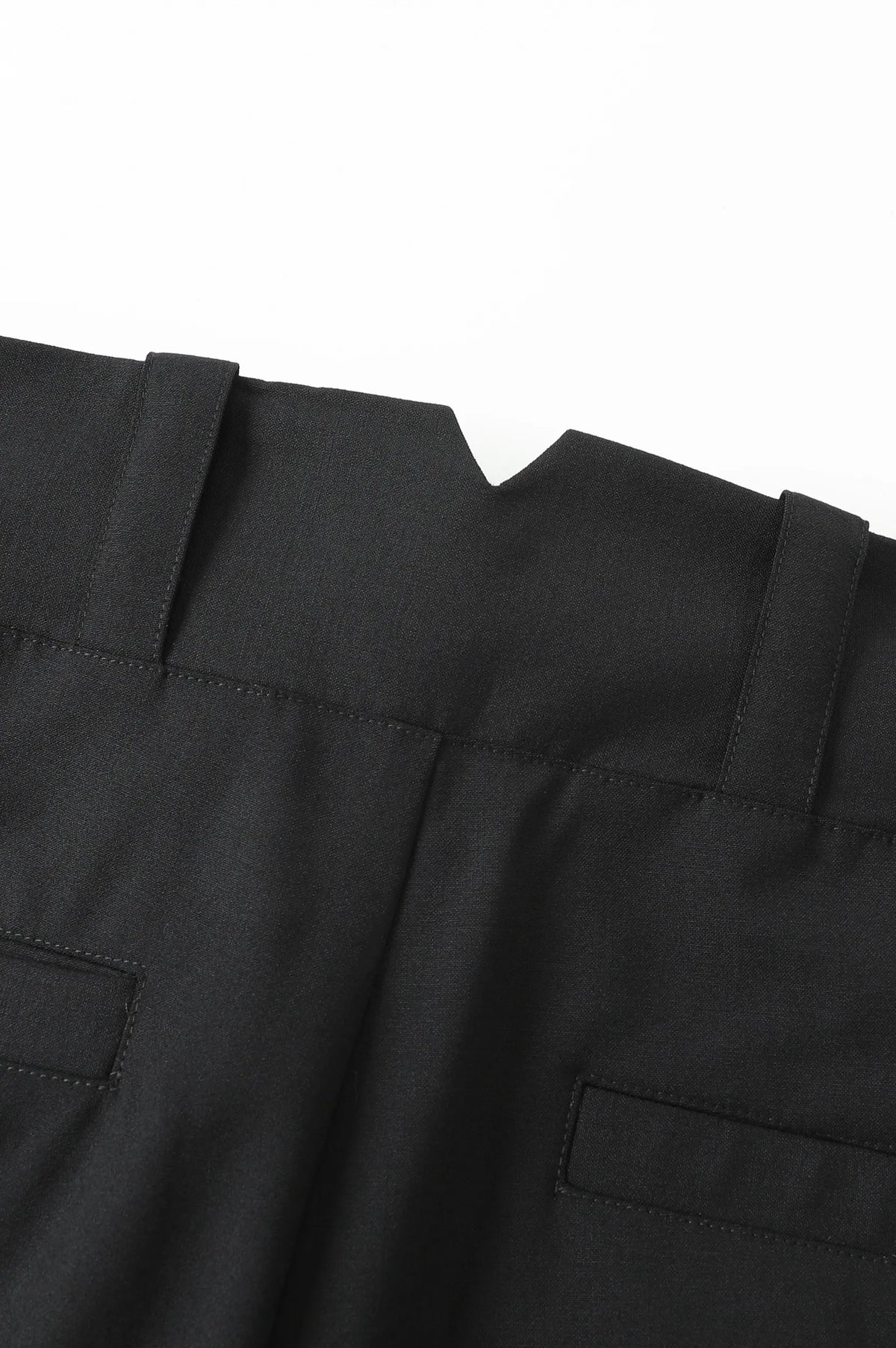 (BLACK)